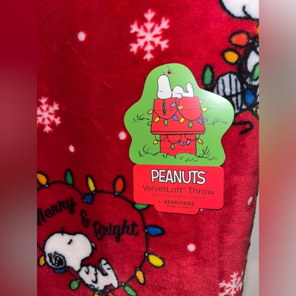 Snoopy Throw Blanket Peanuts Berkshire Christmas Lights Merry & Bright Red 🎄❤️ - Picture 3 of 5